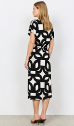 Cargar imagen en el visor de la galería, VESTIDO MIDI ESTAMPADO CON DISEÑO GEOMETRICO
