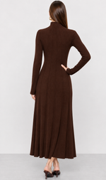 Cargar imagen en el visor de la galería, VESTIDO LARGO DE PUNTO DE  CANALE ANCHO, COLORCHOCOLATE
