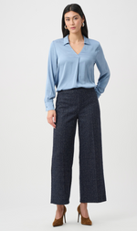 Cargar imagen en el visor de la galería, BLUSA SATINADA  AZUL MEDIO
