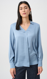 Cargar imagen en el visor de la galería, BLUSA SATINADA  AZUL MEDIO
