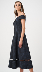 Cargar imagen en el visor de la galería, VESTIDO MIDI CON ESCOTE BARDOT Y BRILLO SUTIL
