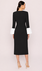 Cargar imagen en el visor de la galería, VESTIDO MIDI NEGRO CON PUÑOS BLANCOS DE VOLANTES
