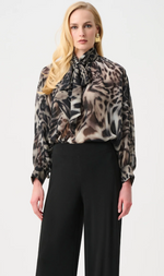 Cargar imagen en el visor de la galería, BLUSA CON ESTAMPADO ANIMAL CON LAZO
