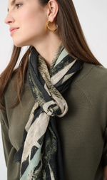 Cargar imagen en el visor de la galería, BUFANDA ESTAMPADA COLOR VERDE HOJA
