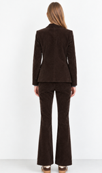 Cargar imagen en el visor de la galería, CONJUNTO DE AMERICANA Y PANTALON DE TERCIOPELO COLOR CHOCOLATE
