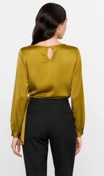 Cargar imagen en el visor de la galería, BLUSA SATEN LAZADA COLOR ORO
