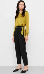 Cargar imagen en el visor de la galería, BLUSA SATEN LAZADA COLOR ORO
