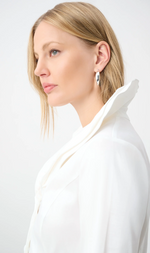 Cargar imagen en el visor de la galería, BLUSA TAFETAN EN BLANCO CON PUÑO DOBLE

