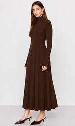 Cargar imagen en el visor de la galería, VESTIDO LARGO DE PUNTO DE  CANALE ANCHO, COLORCHOCOLATE
