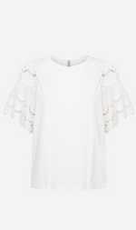 Cargar imagen en el visor de la galería, BLUSA BLANCA CON MANGAS CALADAS
