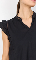 Cargar imagen en el visor de la galería, BLUSA NEGRA CON VOLANTES
