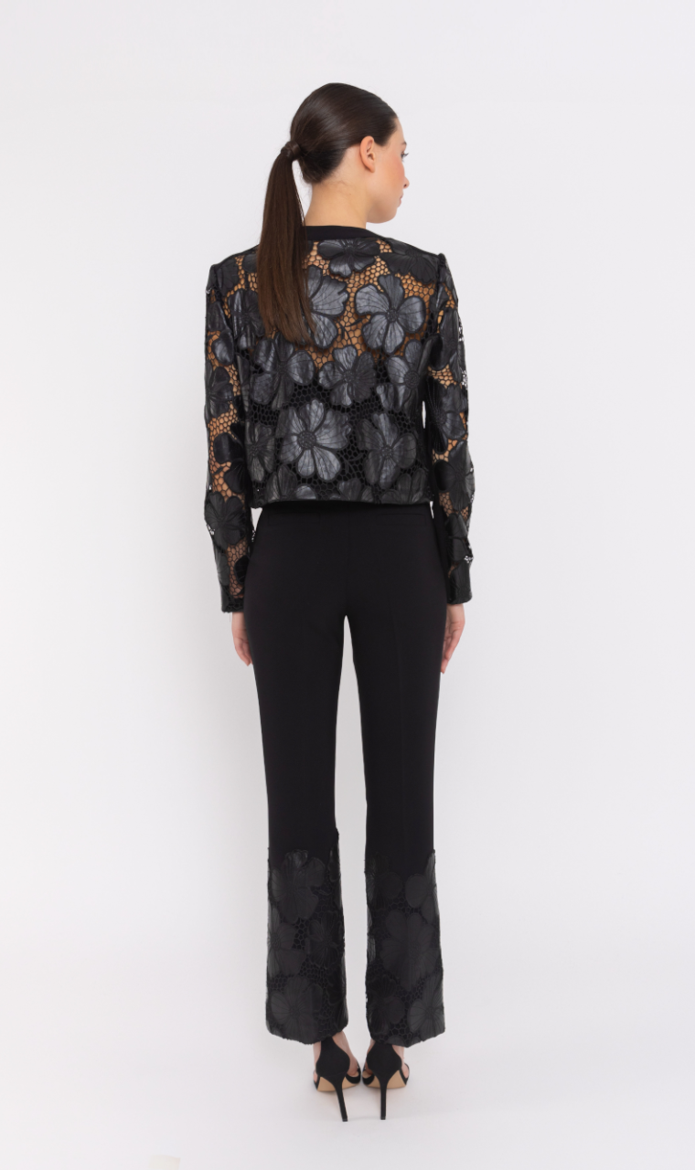 PANTALÓN  ELÁSTICO CON FLORES DE ECOPIEL
