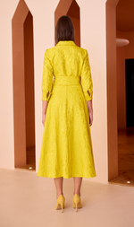 Cargar imagen en el visor de la galería, VESTIDO CAMISERO MIDI AMARILLO
