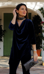 Cargar imagen en el visor de la galería, TOP ASIMÉTRICO TERCIOPELO AZUL NOCHE
