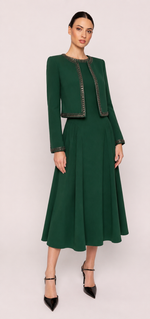 Cargar imagen en el visor de la galería, CONJUNTO VESTIDO MIDI VERDE CON CHAQUETA Y DETALLE DE CADENA METÁLICA PLATEADO OSCURO
