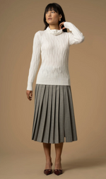 Cargar imagen en el visor de la galería, SUÉTER CRUDO CON RELIEVE
