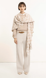 Cargar imagen en el visor de la galería, PONCHO PUNTO BEIGE Y BLANCO
