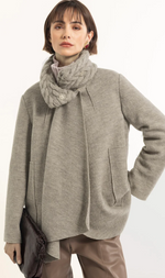 Cargar imagen en el visor de la galería, CHAQUETÓN CON CUELLO DE PUNTO TRENZADO GRIS
