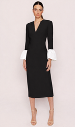 Cargar imagen en el visor de la galería, VESTIDO MIDI NEGRO CON PUÑOS BLANCOS DE VOLANTES

