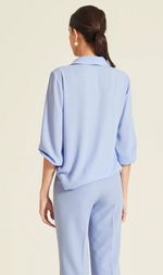 Cargar imagen en el visor de la galería, BLUSA CAMISERA BOTONES PERLA
